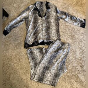 NWOT Frederick’s of Hollywood Pajama Set Size XL